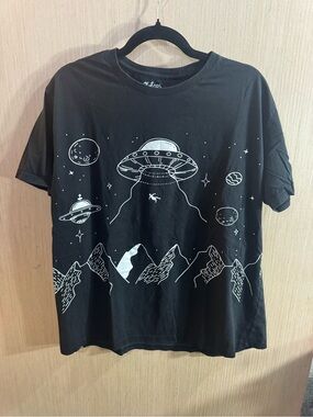Men’s Philcos Black Graphic UFO Mountain T-Shirt Size XL